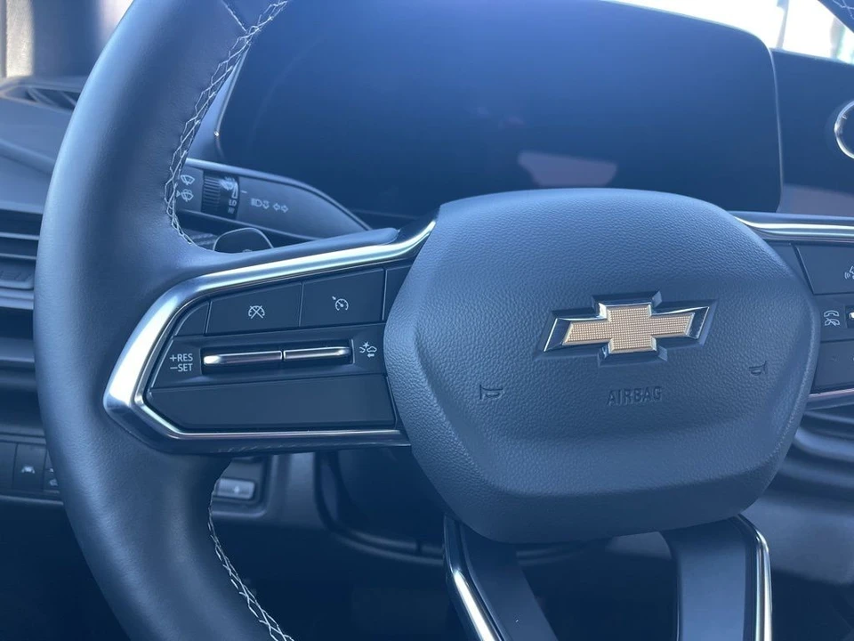 2025 Chevrolet Silverado - Image 16 of 31