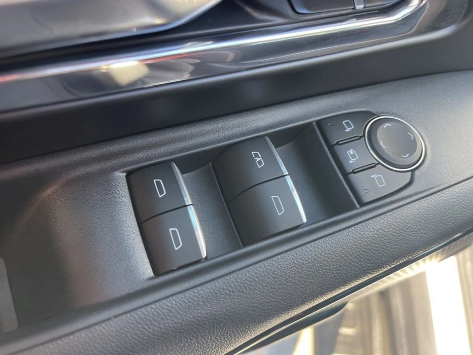 2025 Chevrolet Silverado - Image 28 of 31