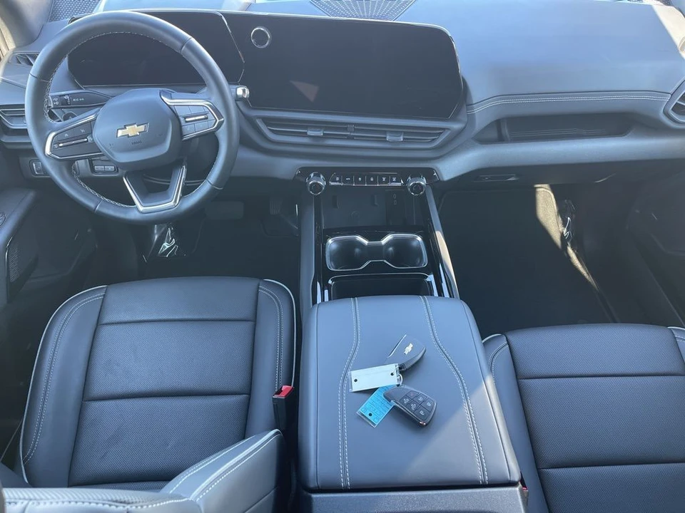 2025 Chevrolet Silverado - Image 13 of 31
