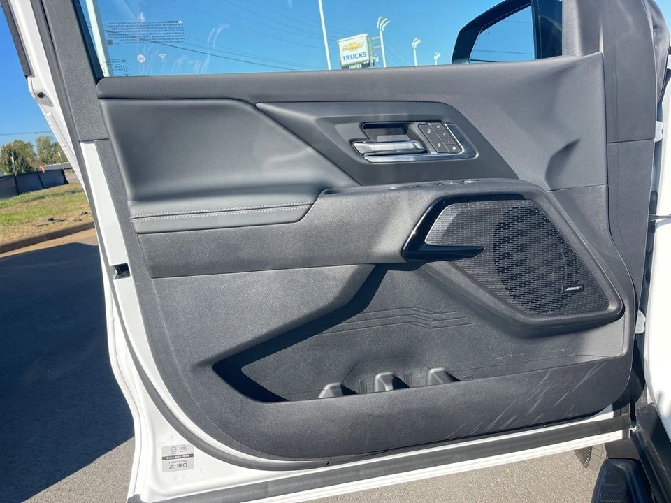 2025 Chevrolet Silverado - Image 27 of 31