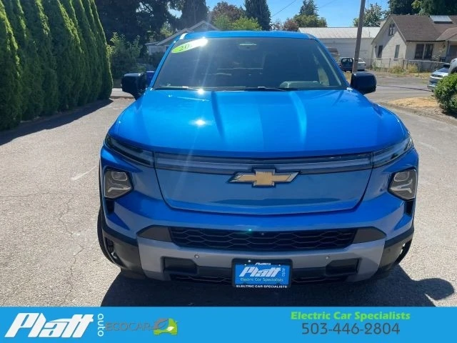 2025 Chevrolet Silverado - Image 17 of 31