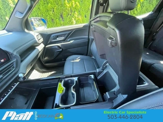 2025 Chevrolet Silverado - Image 30 of 31