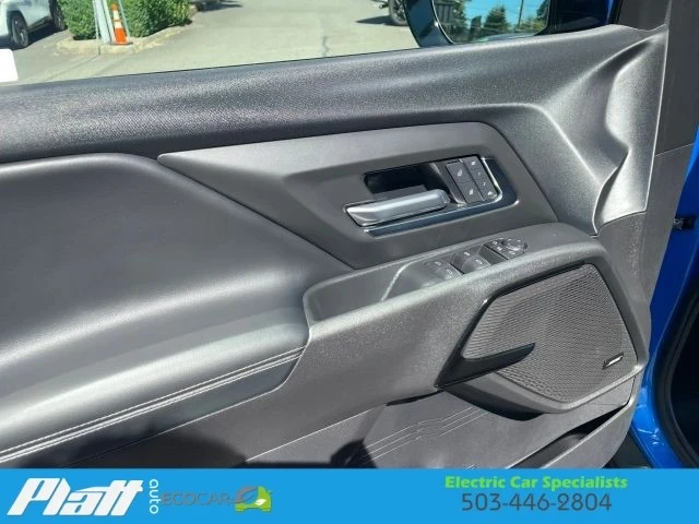 2025 Chevrolet Silverado - Image 21 of 31