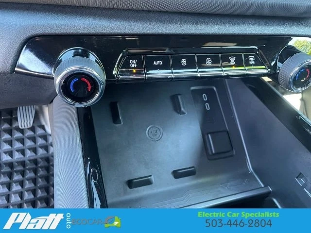 2025 Chevrolet Silverado - Image 27 of 31