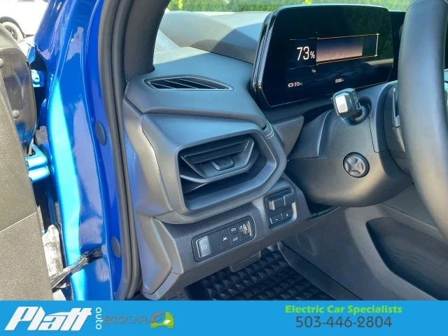 2025 Chevrolet Silverado - Image 25 of 31