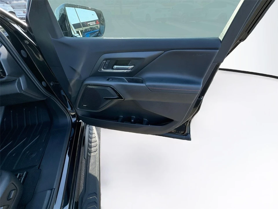 2025 Chevrolet Silverado - Image 13 of 15