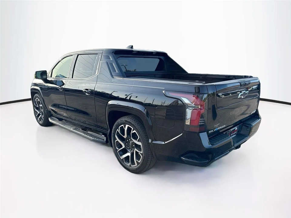 2025 Chevrolet Silverado - Image 3 of 15