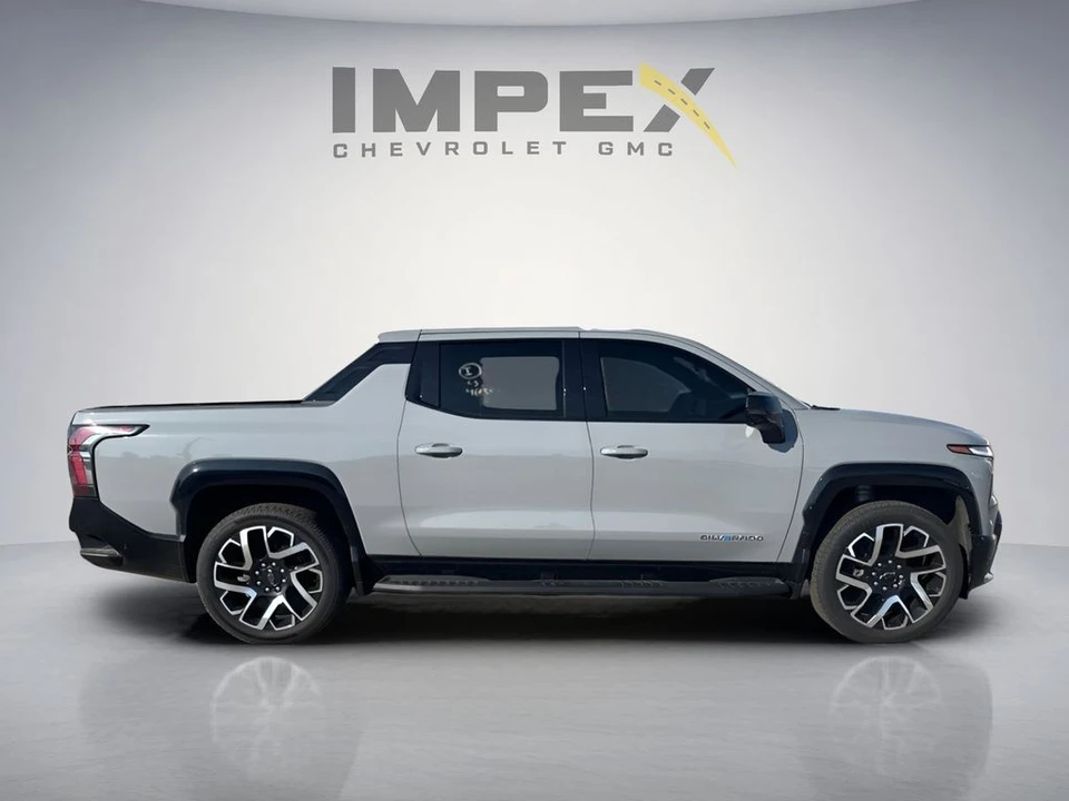 2025 Chevrolet Silverado - Image 8 of 15