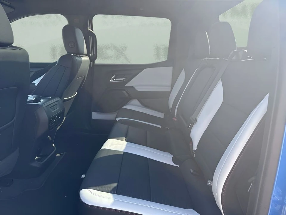 2025 Chevrolet Silverado - Image 9 of 15