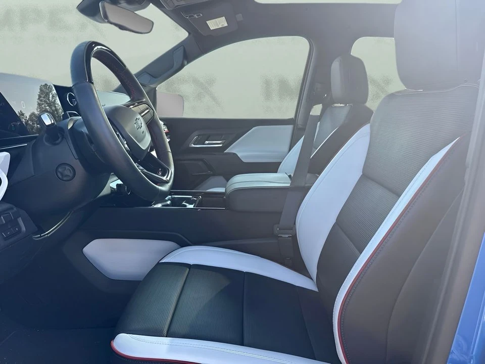 2025 Chevrolet Silverado - Image 11 of 15