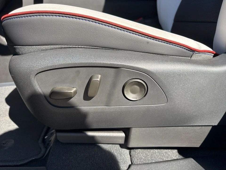 2025 Chevrolet Silverado 4th Gen - Image 10 of 12