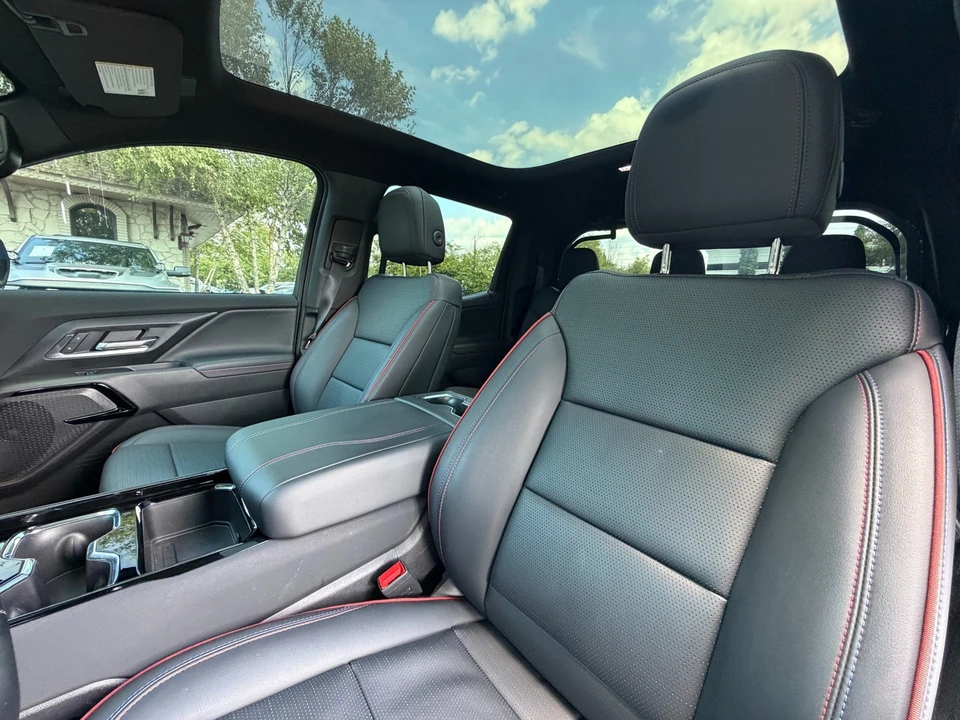 2025 Chevrolet Silverado - Image 19 of 31