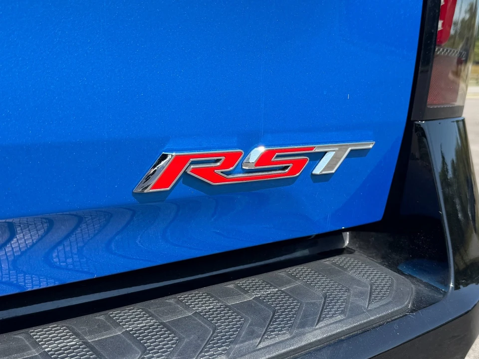 2025 Chevrolet Silverado - Image 10 of 31