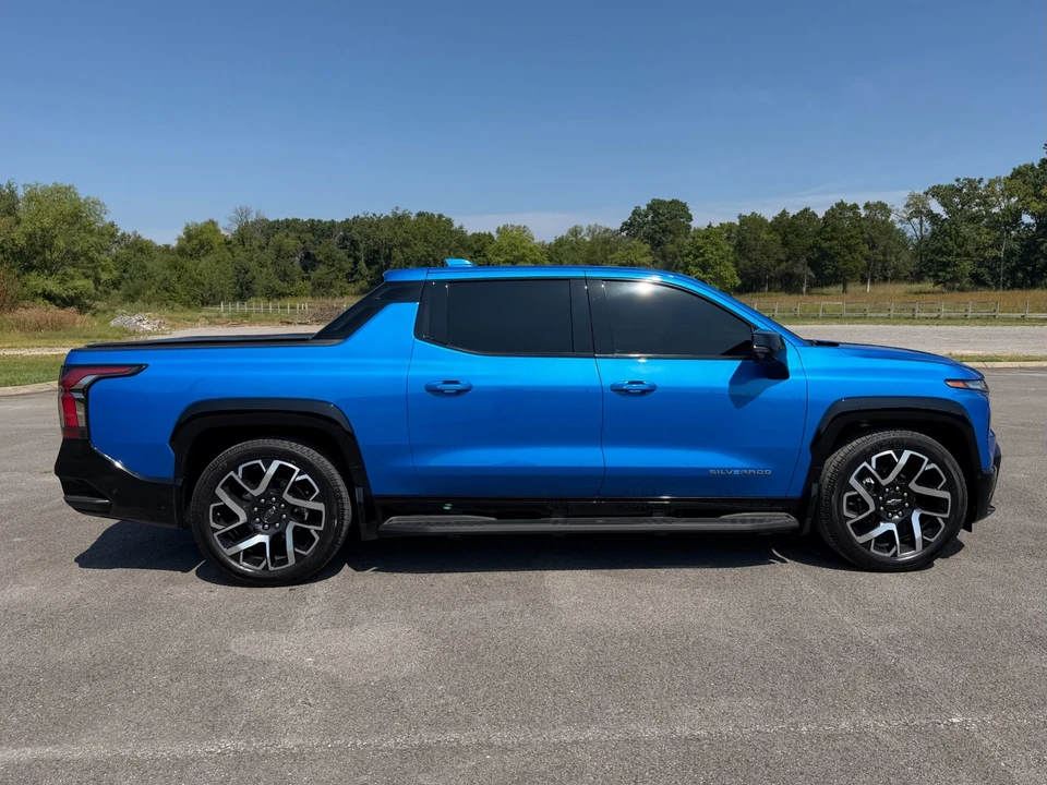 2025 Chevrolet Silverado - Image 8 of 31
