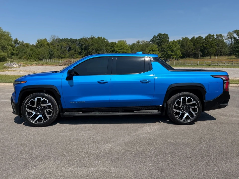 2025 Chevrolet Silverado - Image 7 of 31