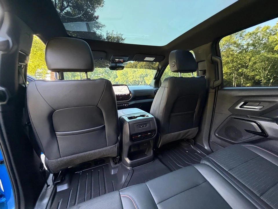 2025 Chevrolet Silverado - Image 26 of 31