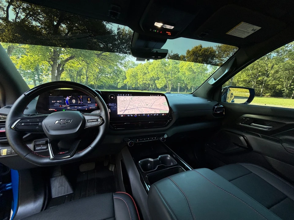 2025 Chevrolet Silverado - Image 23 of 31