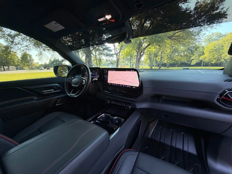 2025 Chevrolet Silverado - Image 29 of 31