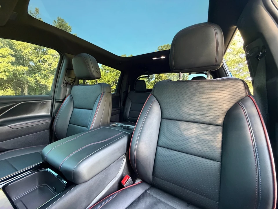 2025 Chevrolet Silverado - Image 22 of 31