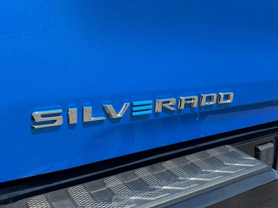 2025 Chevrolet Silverado - Image 9 of 31