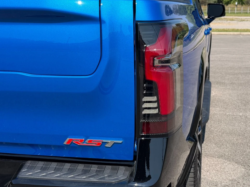 2025 Chevrolet Silverado - Image 12 of 31