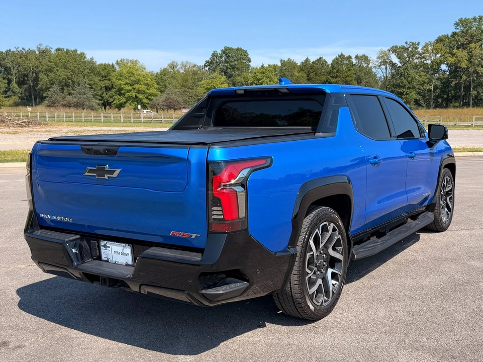 2025 Chevrolet Silverado - Image 3 of 31