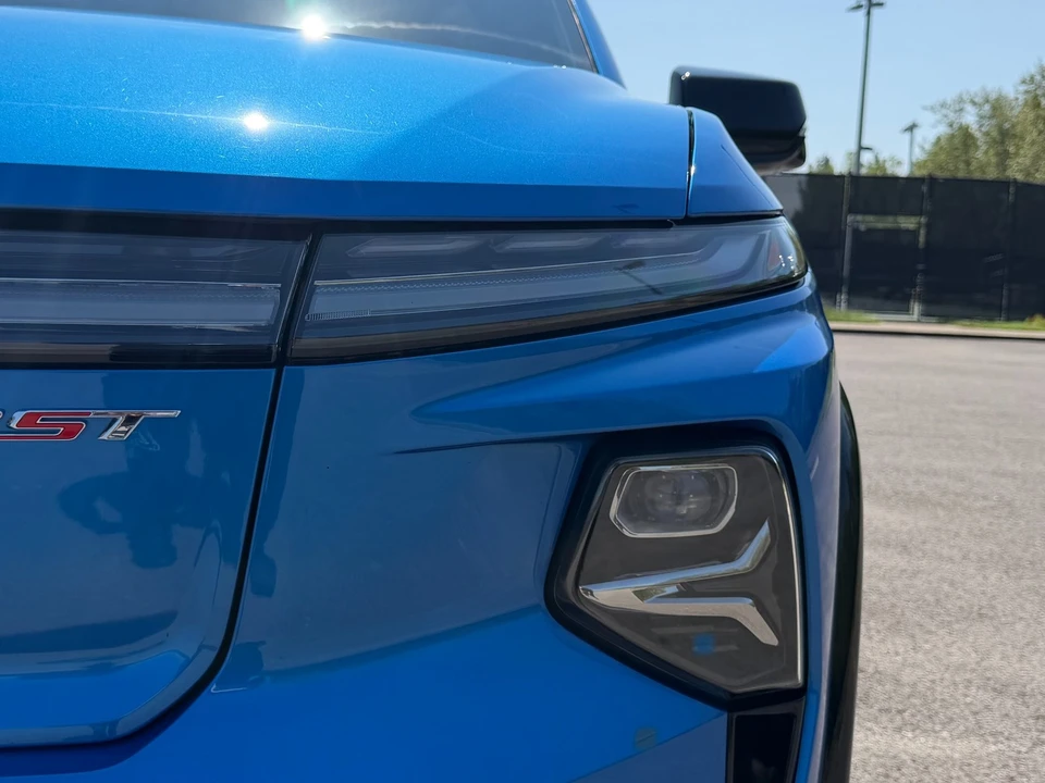 2025 Chevrolet Silverado - Image 18 of 31