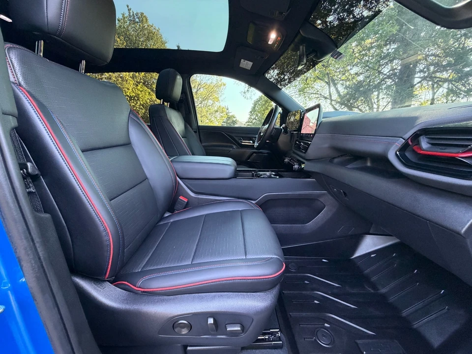 2025 Chevrolet Silverado - Image 27 of 31