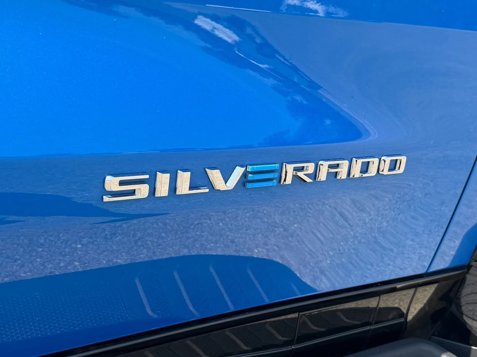 2025 Chevrolet Silverado - Image 14 of 31