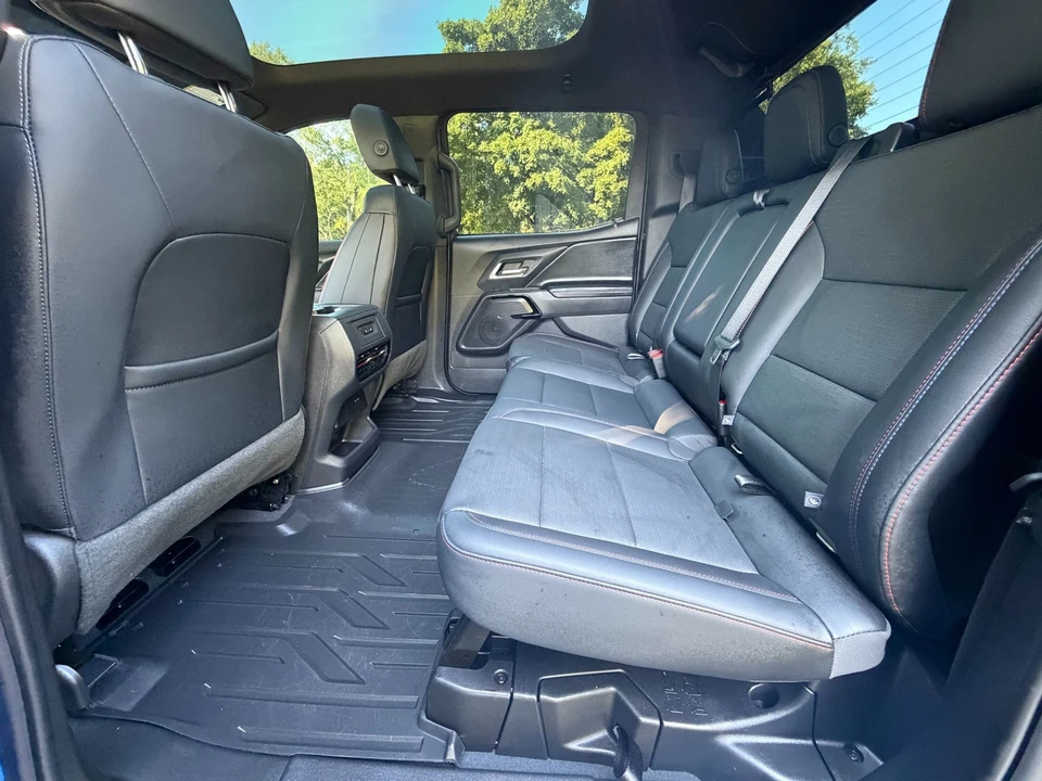 2025 Chevrolet Silverado - Image 24 of 31
