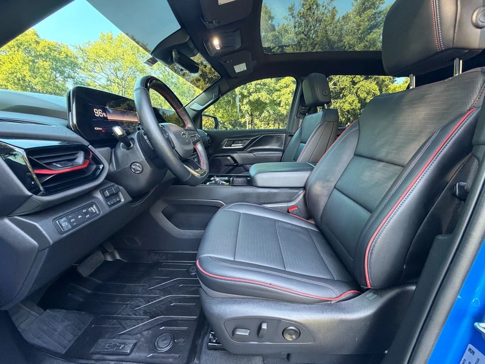 2025 Chevrolet Silverado - Image 21 of 31