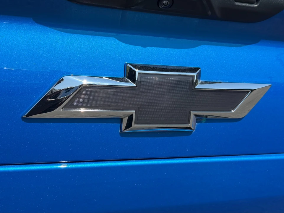 2025 Chevrolet Silverado - Image 11 of 31
