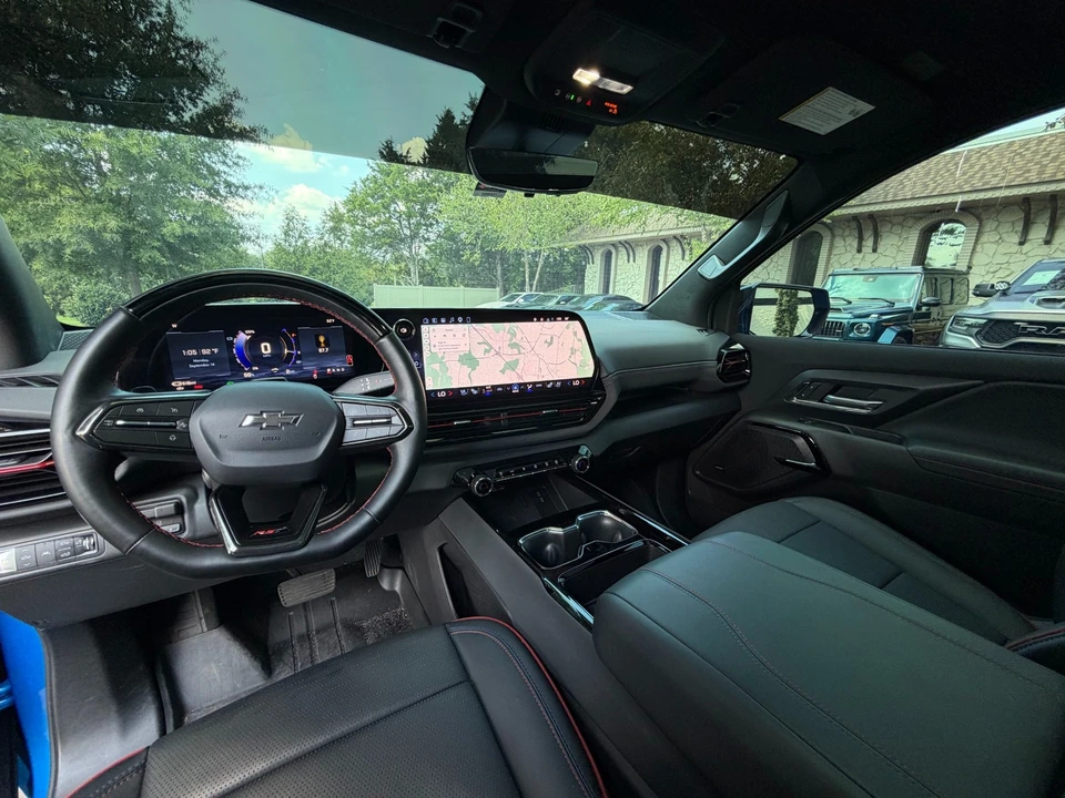 2025 Chevrolet Silverado - Image 20 of 31