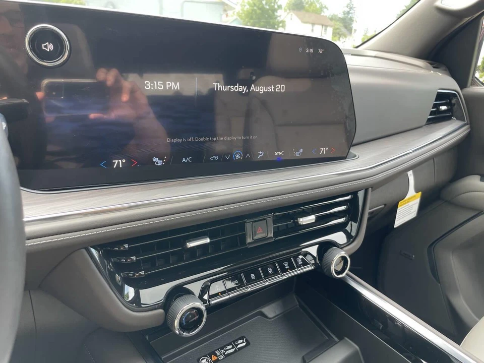 2025 Chevrolet Tahoe 5th Gen - Image 29 of 31