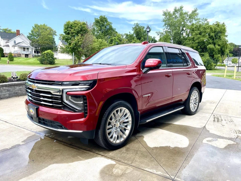 2025 Chevrolet Tahoe 5th Gen - Image 3 of 31