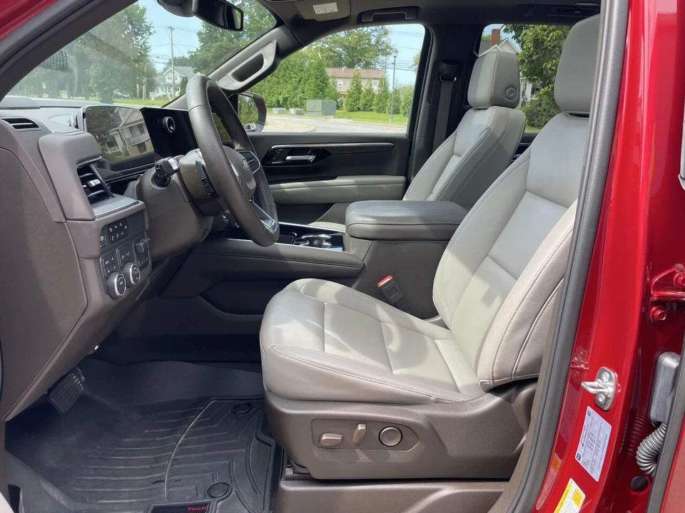2025 Chevrolet Tahoe 5th Gen - Image 20 of 31
