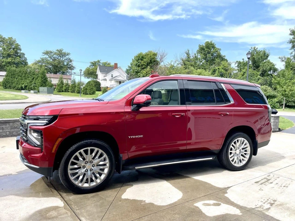 2025 Chevrolet Tahoe 5th Gen - Image 2 of 31