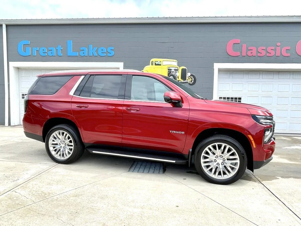 2025 Chevrolet Tahoe 5th Gen - Image 10 of 31