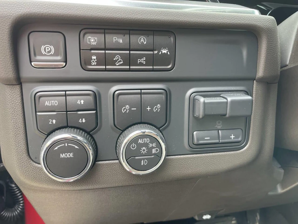 2025 Chevrolet Tahoe 5th Gen - Image 22 of 31