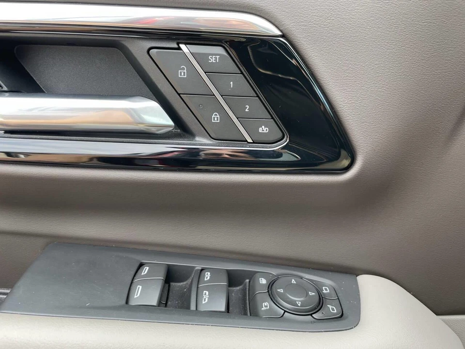 2025 Chevrolet Tahoe 5th Gen - Image 24 of 31