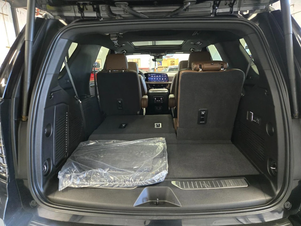 2025 Chevrolet Tahoe 5th Gen - Image 18 of 19