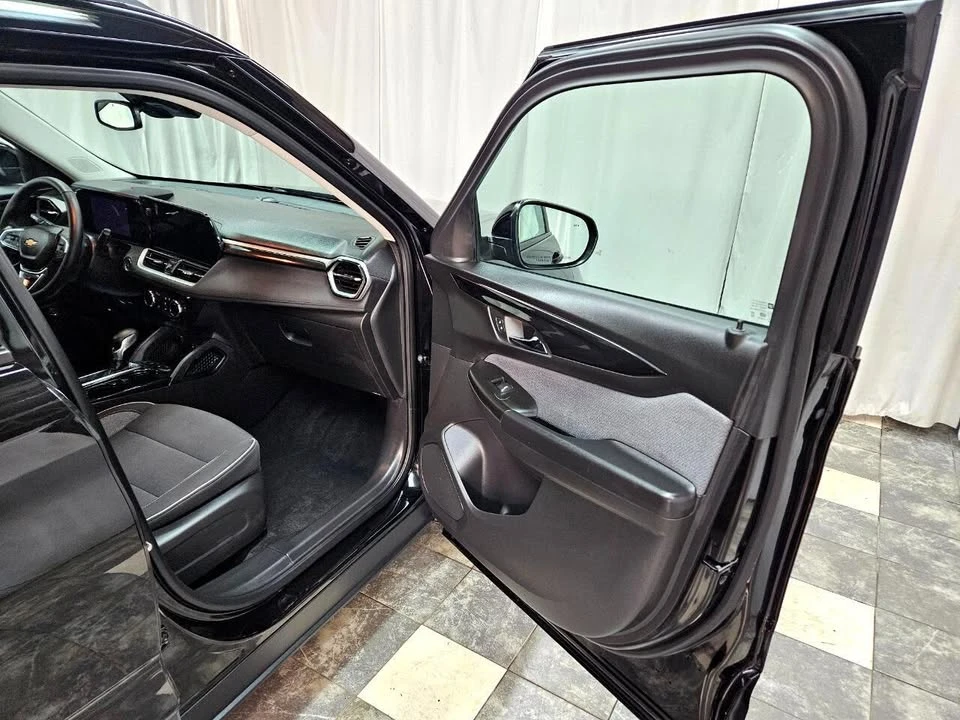 2025 Chevrolet Trailblazer - Image 10 of 20