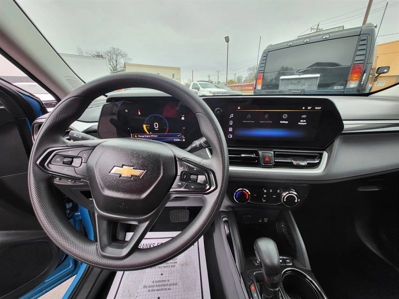 2025 Chevrolet Trailblazer - Image 14 of 15