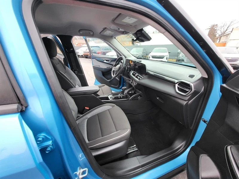 2025 Chevrolet Trailblazer - Image 12 of 15