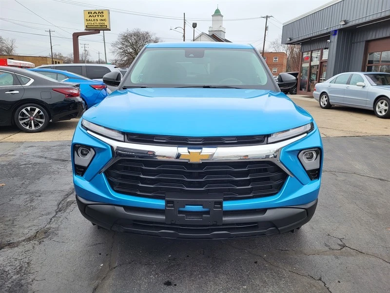 2025 Chevrolet Trailblazer - Image 2 of 15