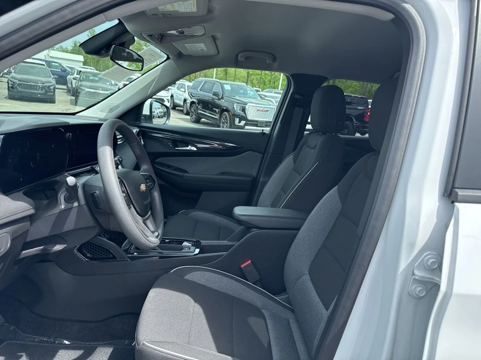 2025 Chevrolet Trailblazer - Image 9 of 21