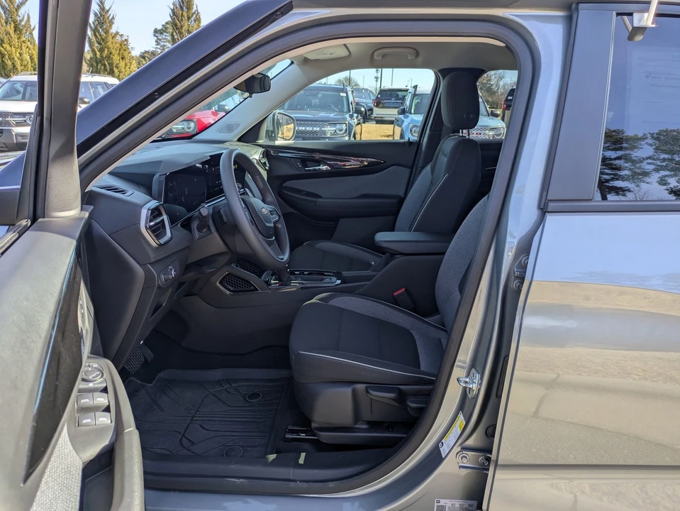 2025 Chevrolet Trailblazer - Image 12 of 21