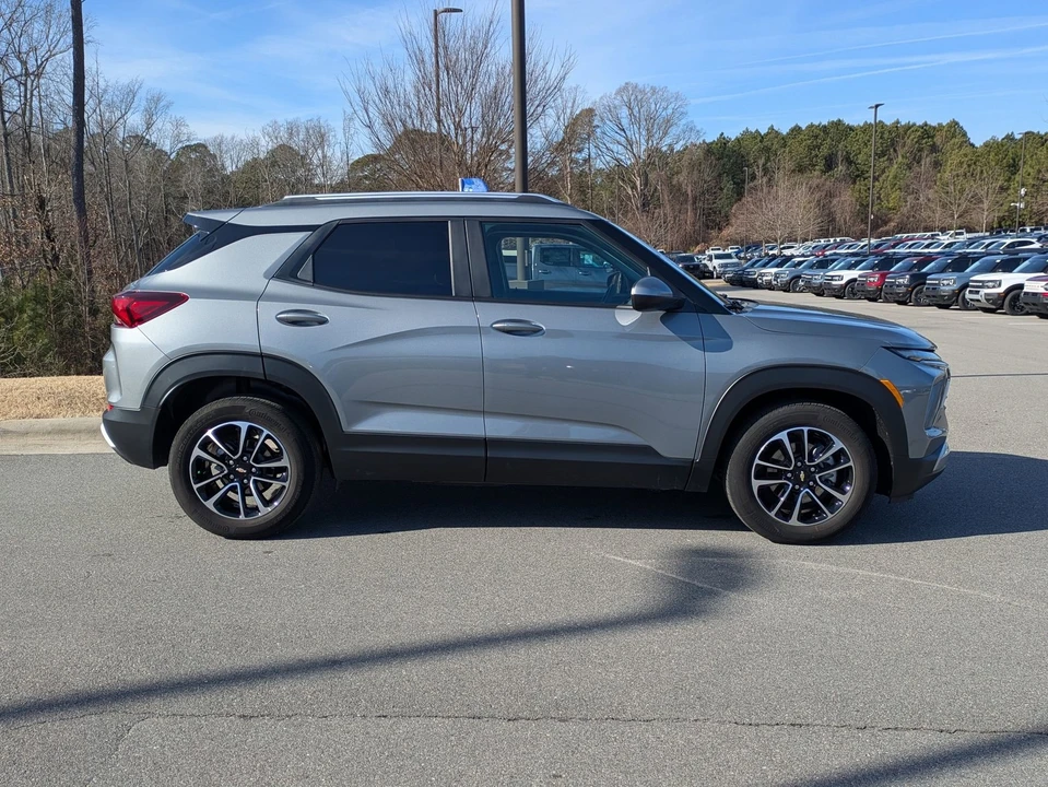 2025 Chevrolet Trailblazer - Image 3 of 21