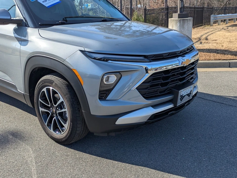 2025 Chevrolet Trailblazer - Image 10 of 21
