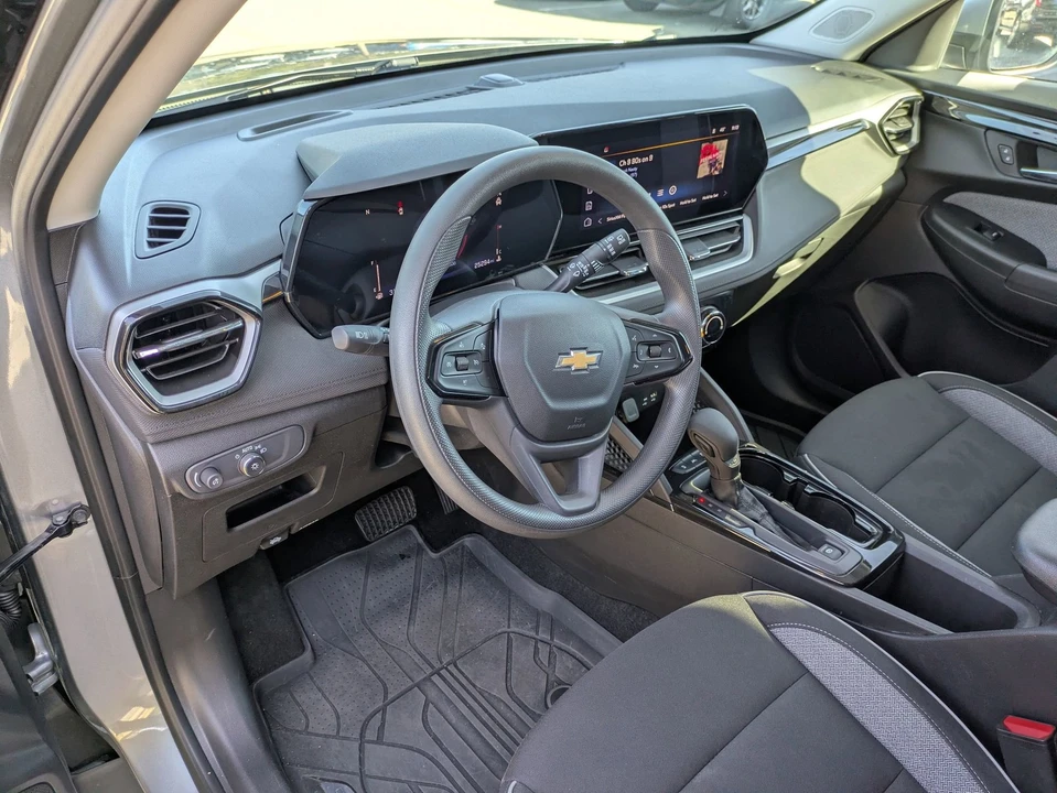 2025 Chevrolet Trailblazer - Image 14 of 21